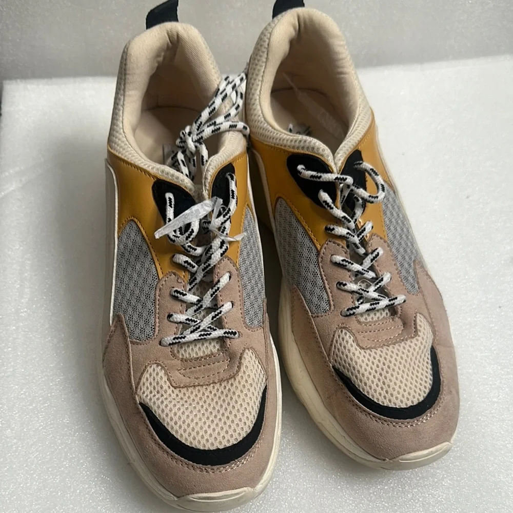 Steve Madden Stylish pink size 9Sneakers in Tan and Yellow - Picture 3 of 8